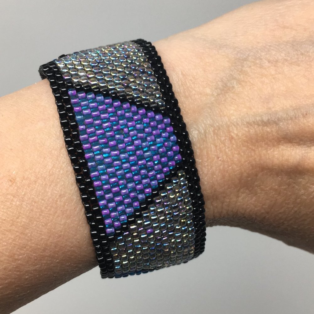 Geometric Triangular Lilac Pink Clear Iridescent Black Peyote Seed Bead Bracelet